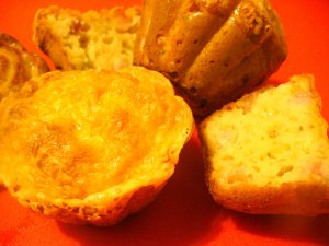 Рецепт пряные маффины с беконом и двумя видами сыра