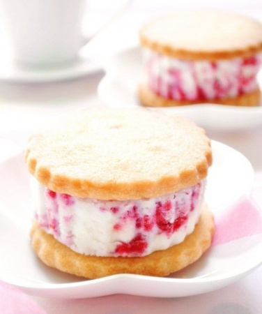 Рецепт - Сэндвичи с малиновым мороженым ко Дню Влюбленных