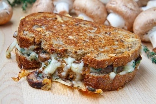 Рецепт горячие бутерброды с шампиньонами и сыром