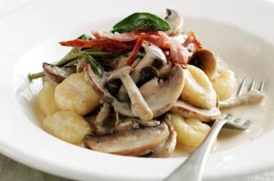 Рецепт клецек с грибами и беконом