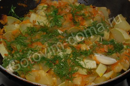 Рецепт кабачки, тушенные с морковью и луком