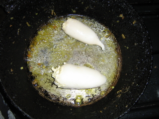 Рецепт кальмар с колбасой (с фото)