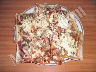 Рецепт пицца с колбасой и сыром