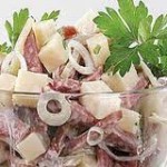 Рецепт салат с колбасой