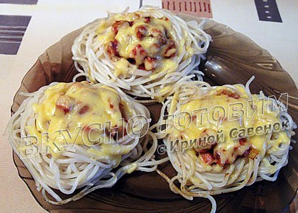 Рецепт спагетти с колбасой и сыром