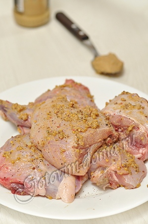 Рецепт кролик, запеченный с горчицей и вялеными помидорами