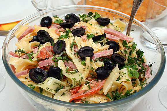 Рецепт итальянский салат с сыром и макаронами