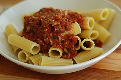 Рецепт макароны с вегетарианским соусом Болоньез