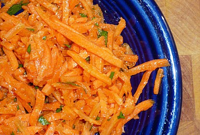 Рецепт салат из тертой моркови с лимонным соусом
