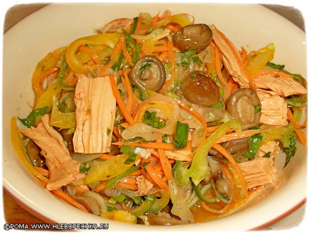 Рецепт салат с морковью, спаржей и грибами шиитаки по-корейски