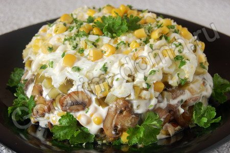 Рецепт салат 'Осенний' (с курицей, грибами и маринованными огурцами)