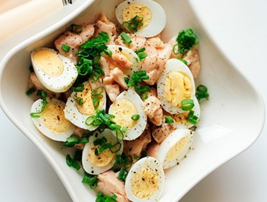 Рецепт салат из перепелиных яиц и печени трески