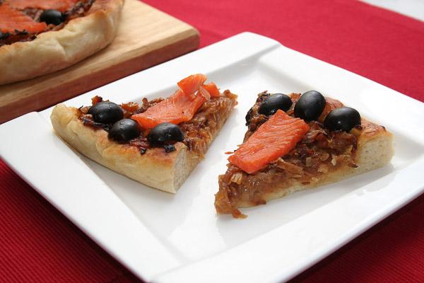 Рецепт французский луковый пирог «Писсаладьер»