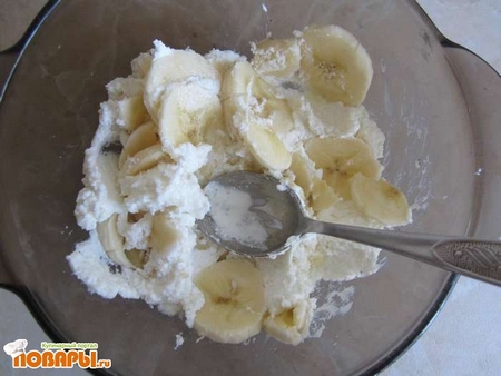 Рецепт творожное пирожное с бананом и ананасом
