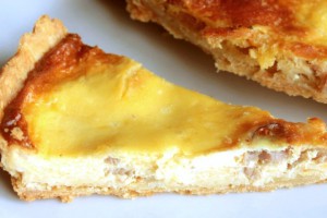 Пасхальный пирог с ветчиной и сыром