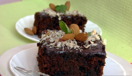 Шоколадный пирог к 14 февраля с цуккини. Рецепт отличного праздничного десерта. 