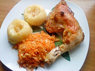 Запеченная курица в рукаве – просто и быстрый способ приготовления праздничного блюда к 8 марта. 