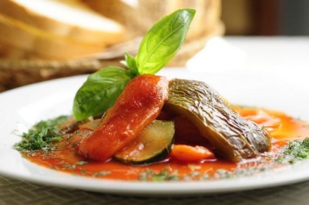 Болгарский перец с овощами – рецепт на 14 февраля. Прекрасное овощное блюдо для романтического ужина. 