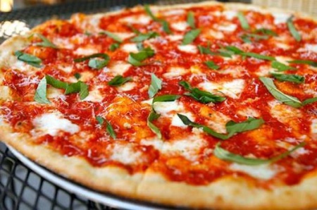 Пицца маргарита. Рецепт. Как приготовить итальянскую пиццу маргариту в домашних условиях.