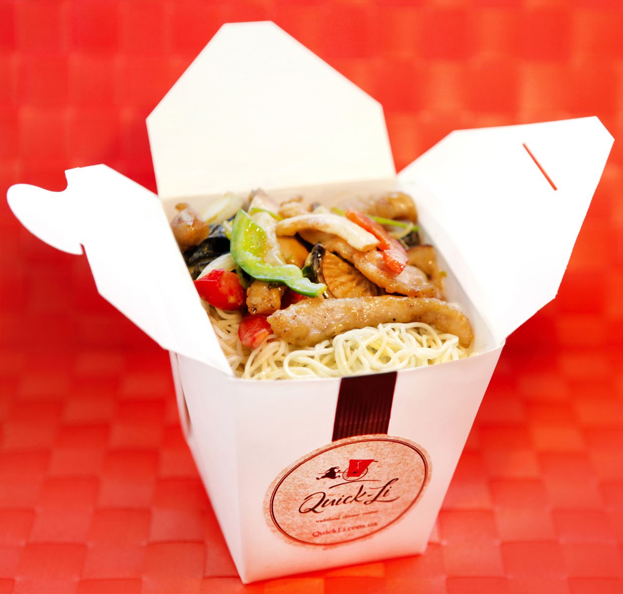Дом доставка еда китайский. Еда в коробочках. Китайский фаст фуд в коробочках. Китайская еда в коробке. Лапша в коробочках.
