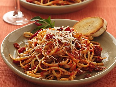 Рецепт спагетти с беконом и томатным соусом