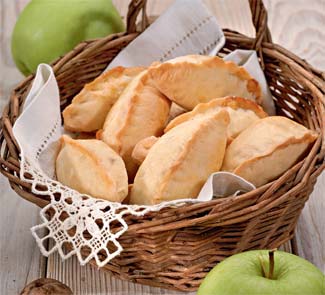 Рецепт пирожки с сыром, яблоками и мятой