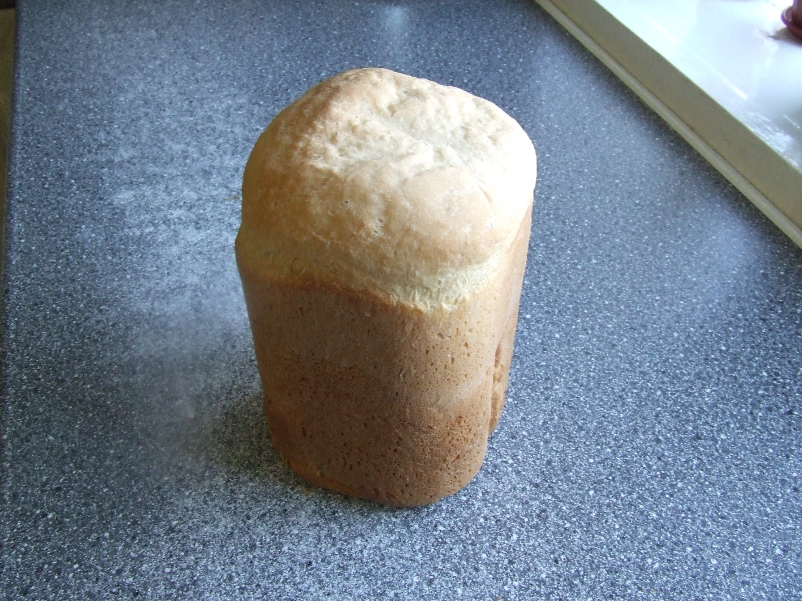 Видео рецепт хлебопечки. Французский хлеб в хлебопечи. Французская выпечка в хлебопечке. Французская выпечка хлеба в хлебопечке. Французская булка на закваске.