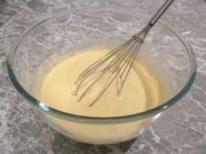 Рецепт тесто: 3 яйца 150 г сахара 150 г муки крем: 250 г сливок 33-35% 250 г сыра мас