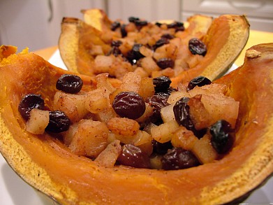 Рецепт тыква, запеченная с яблоками, изюмом и орехами