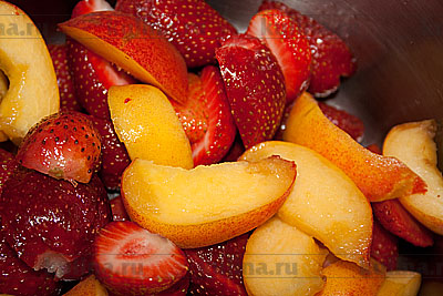 Рецепт варенье из клубники с персиками