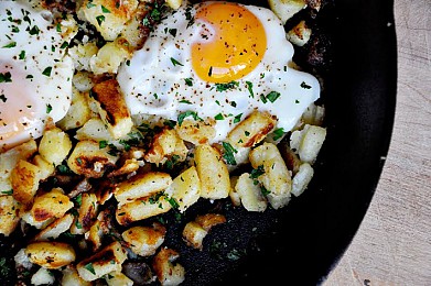 Рецепт картофель жареный с яйцами