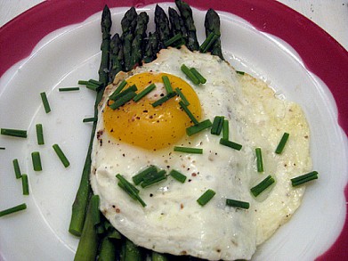 Рецепт спаржа с яйцом